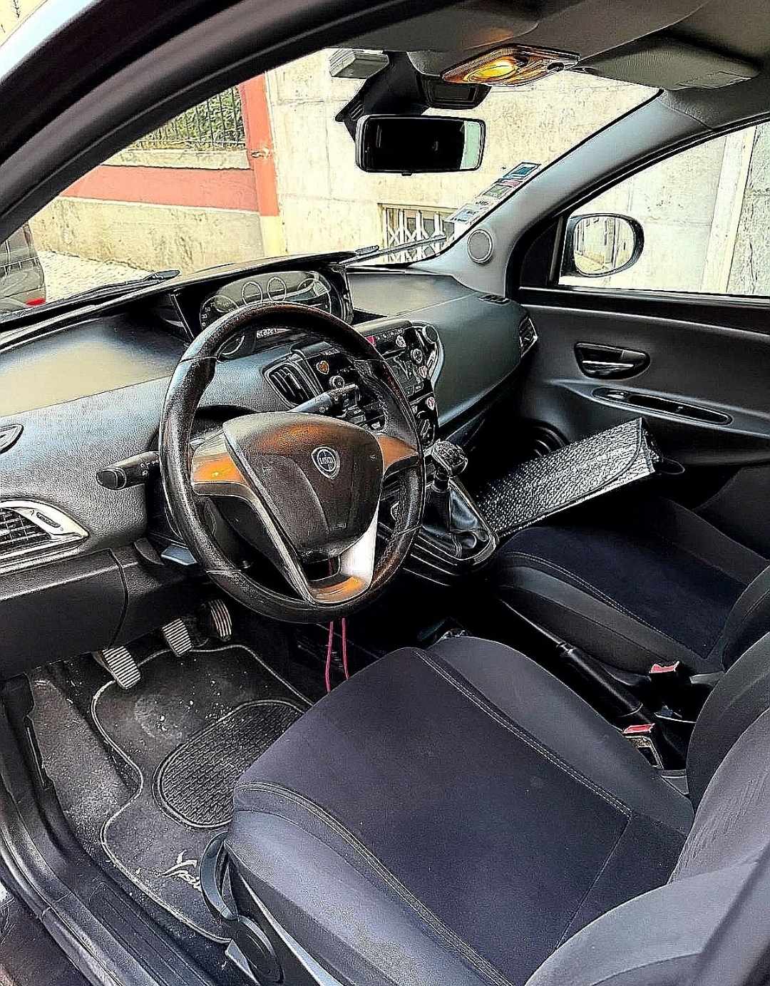lancia-ypsilon-1-2-95cv-2013-diesel-1248cc