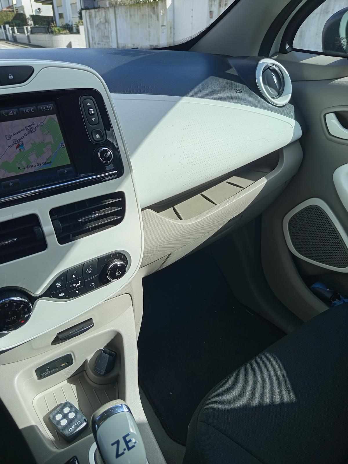 renault-zoe-r90-41-kwh-2019-eletrico