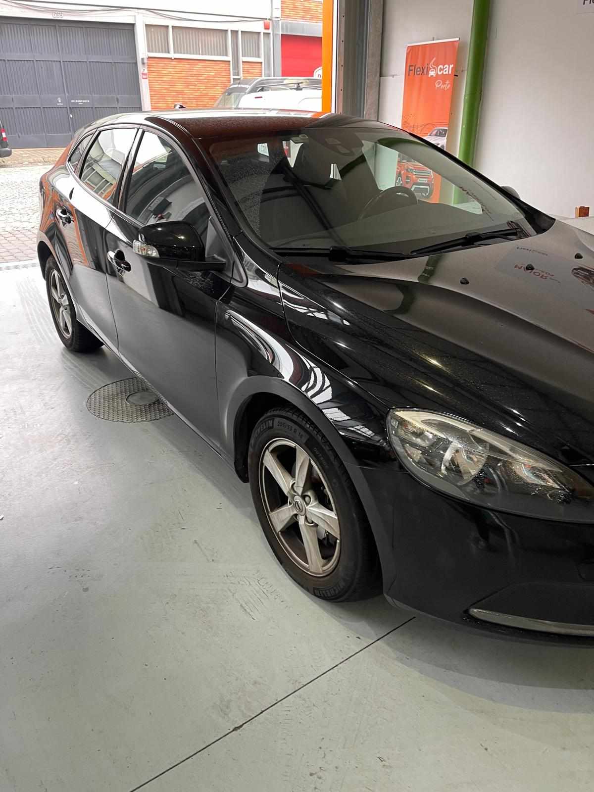 volvo-v40-d2-2017-diesel-1969cc