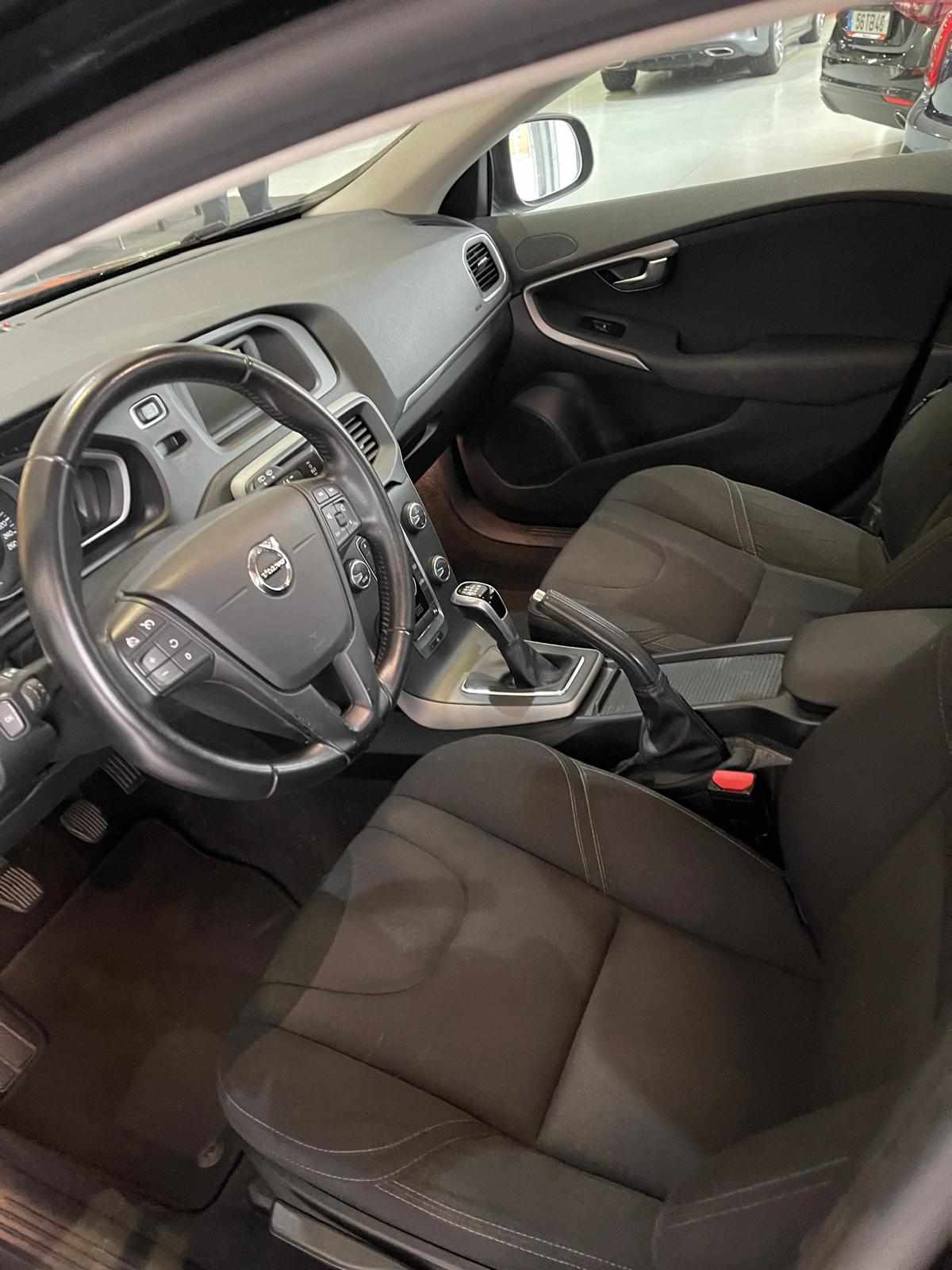 volvo-v40-d2-2017-diesel-1969cc