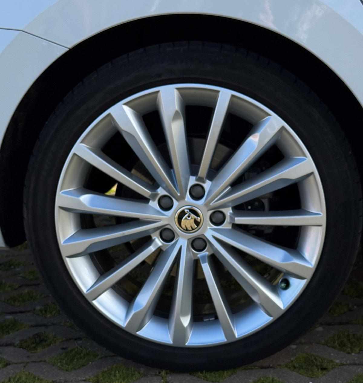 skoda-superb-2-0-tdi-2017-diesel-1968cc