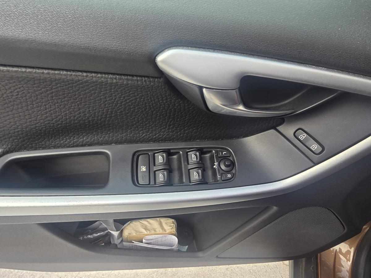 volvo-xc60-2-4d-2009-diesel-2400cc