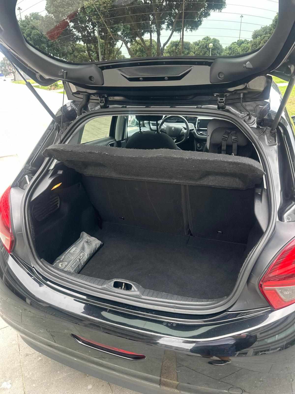 peugeot-208-1-2-vti-2017-gasolina-1199cc