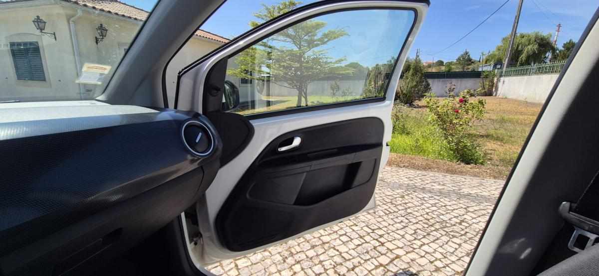 volkswagen-up-1-0-2017-gasolina-999cc