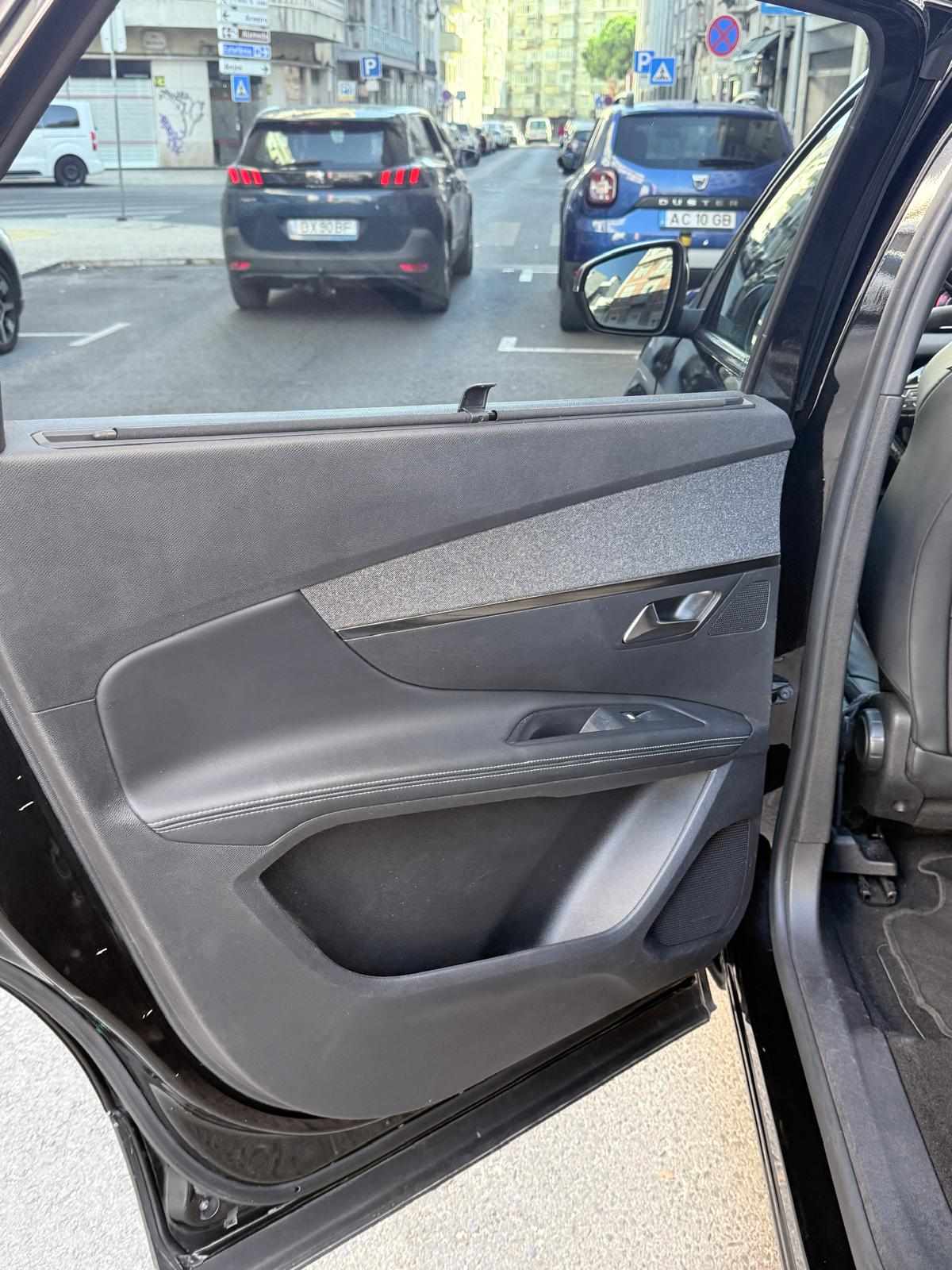 peugeot-5008-1-5-bluehdi-2022-diesel-1499cc