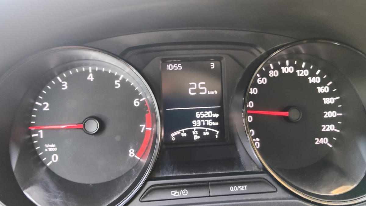 volkswagen-polo-1-0-2015-gasolina-999cc