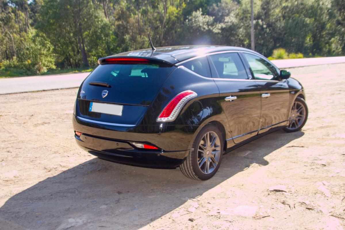 lancia-delta-1-6-2009-diesel-1598cc