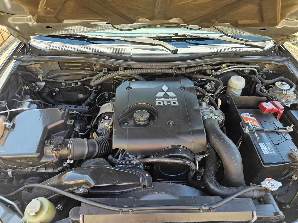 mitsubishi-l200-2-5-awd-2012-diesel-2477cc