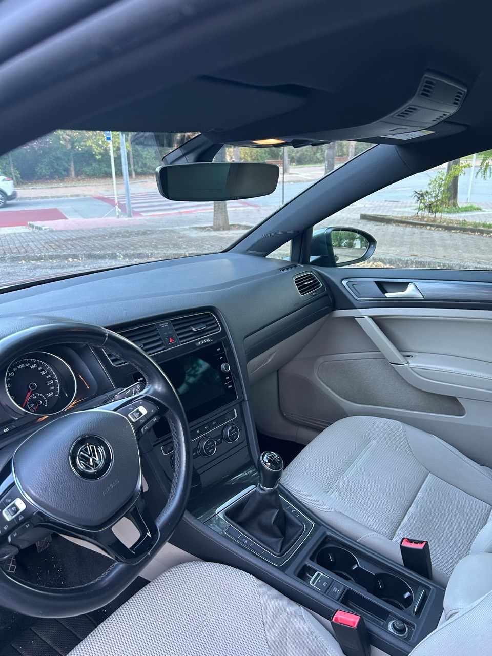 volkswagen-golf-1-6-tdi-bluemotion-2018-diesel-1598cc