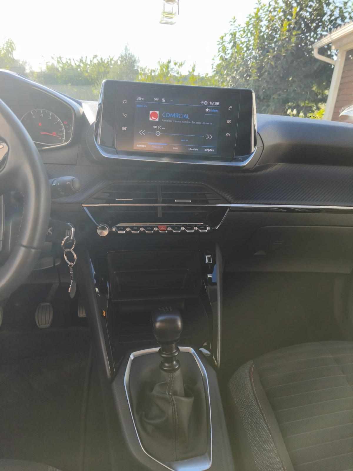 peugeot-2008-1-2-puretech-2022-gasolina-1199cc