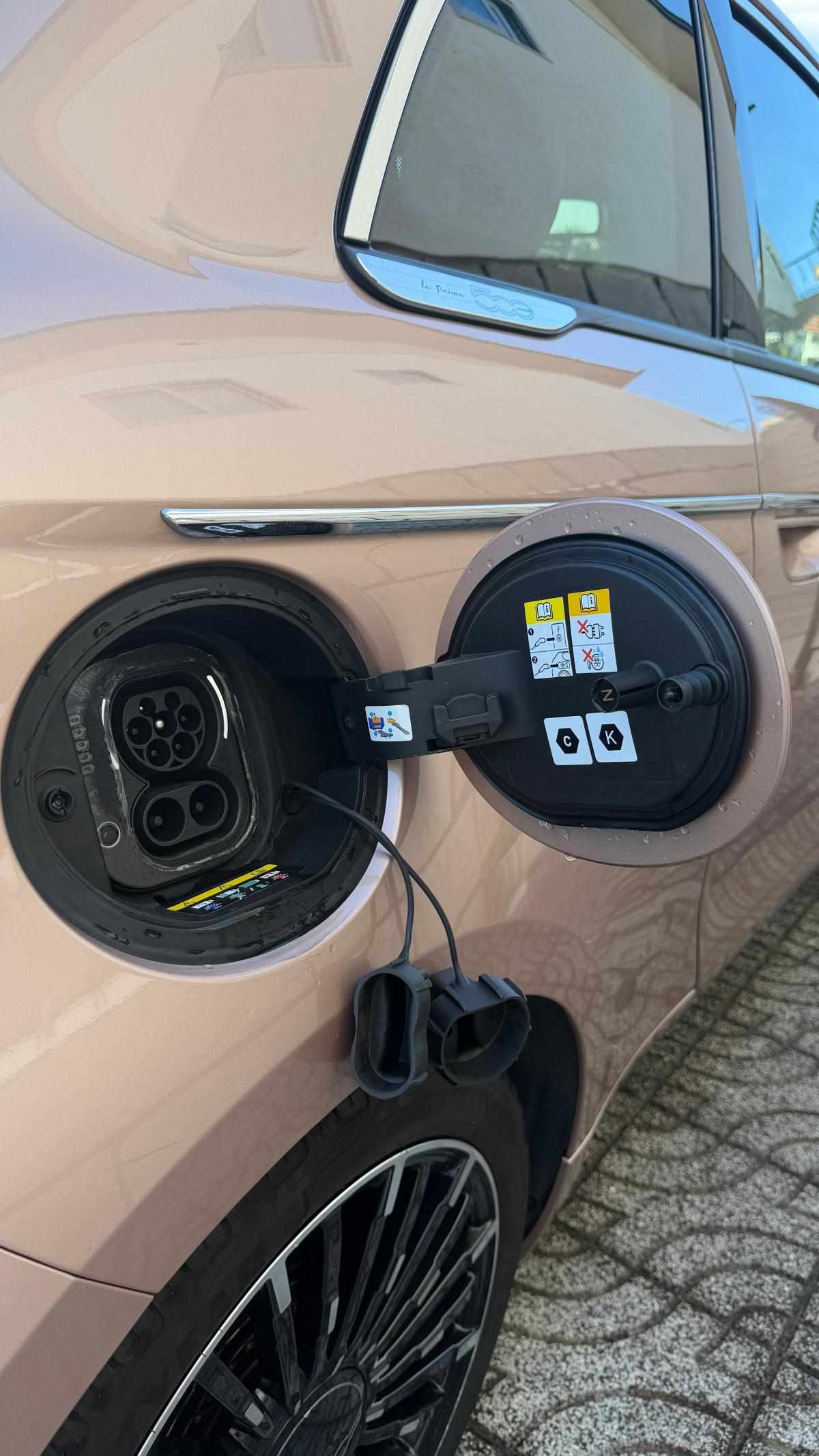 fiat-500-500e-42-kwh-2022-eletrico