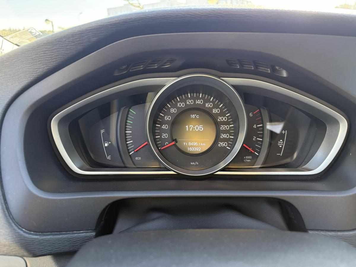 volvo-v40-2-0-d3-2018-diesel-1969cc