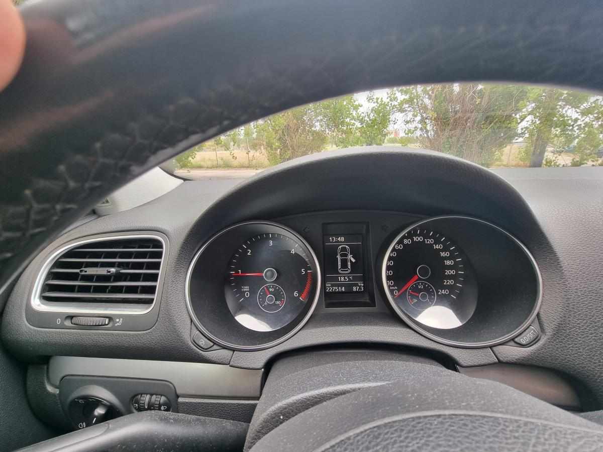 volkswagen-golf-1-6-tdi-bluemotion-2011-diesel-1598cc