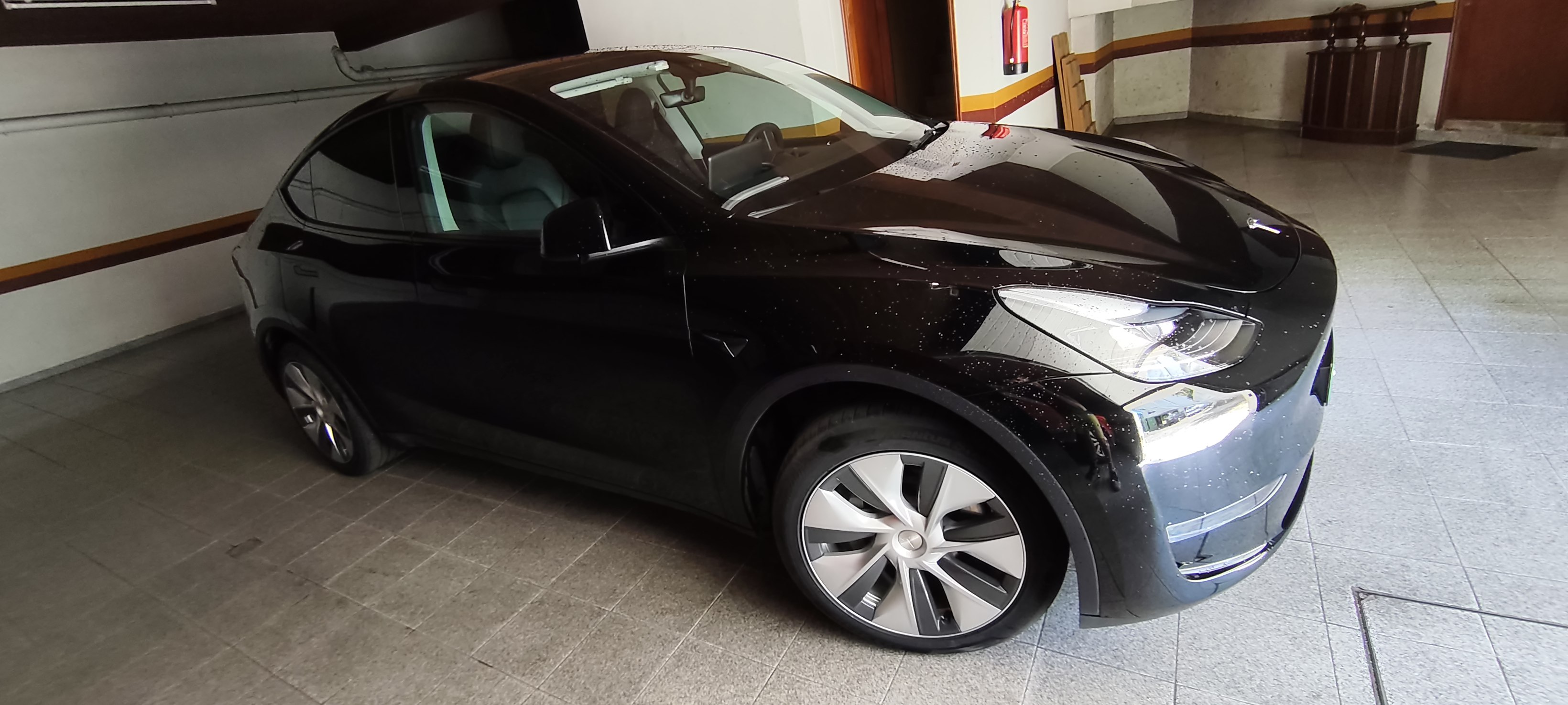tesla-model-y-performance-2023-eletrico