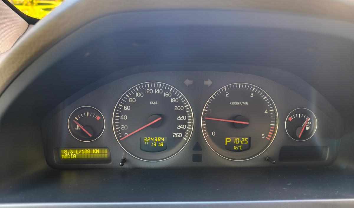 volvo-xc90-d5-2-4-awd-2004-diesel-2401cc