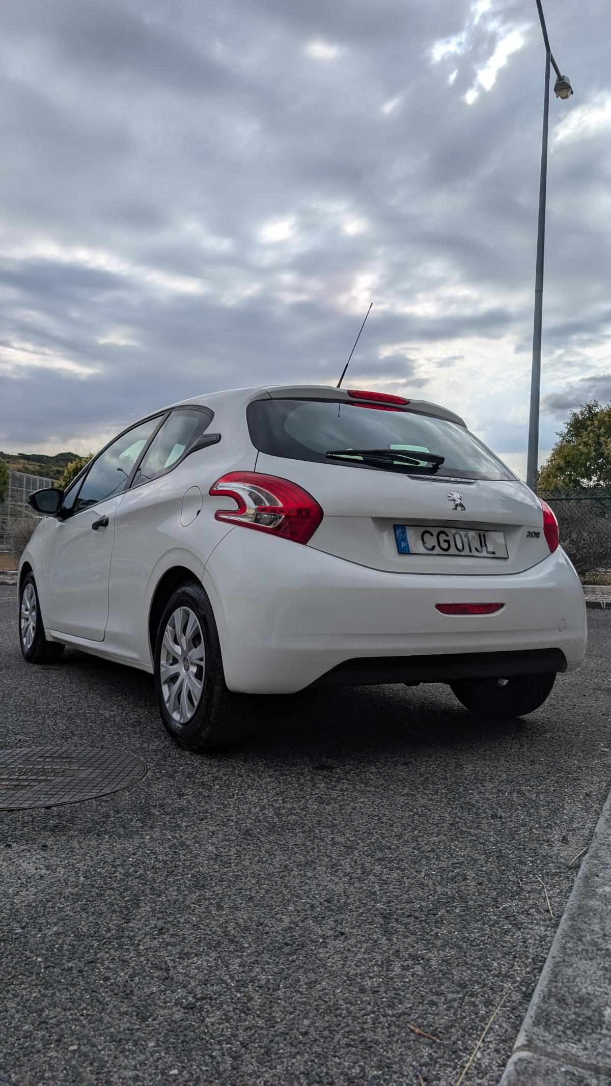 peugeot-208-1-0-vti-2013-gasolina-999cc