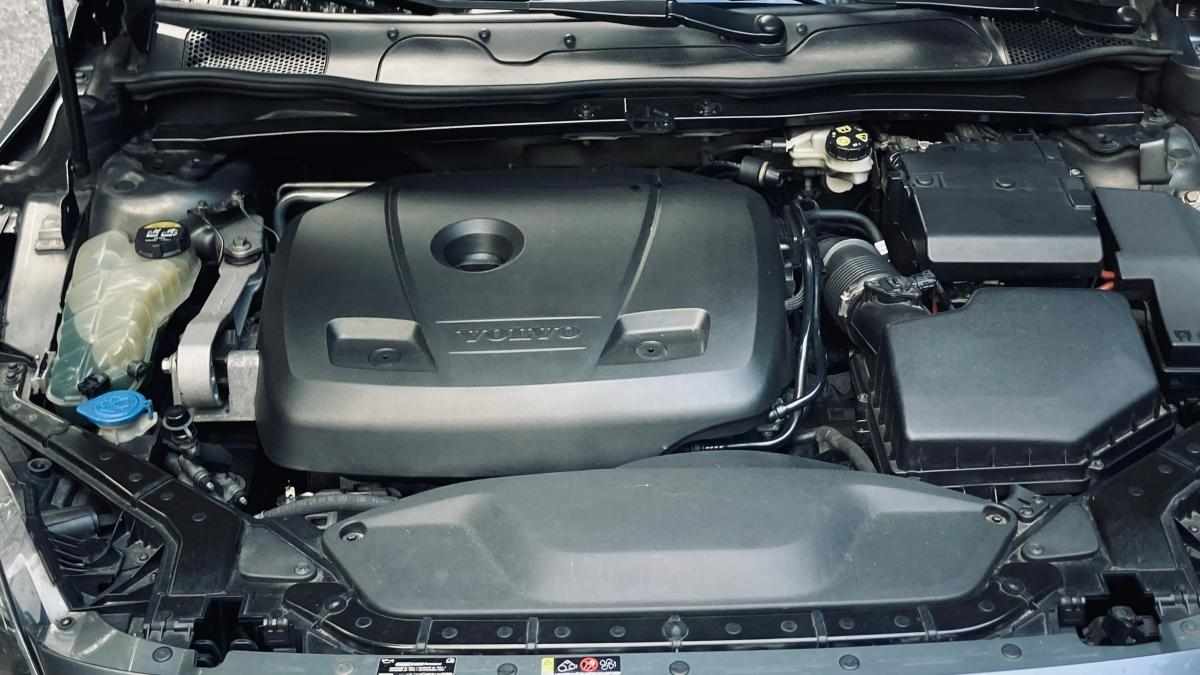 volvo-v40-1-5-t3-2016-gasolina-1498cc