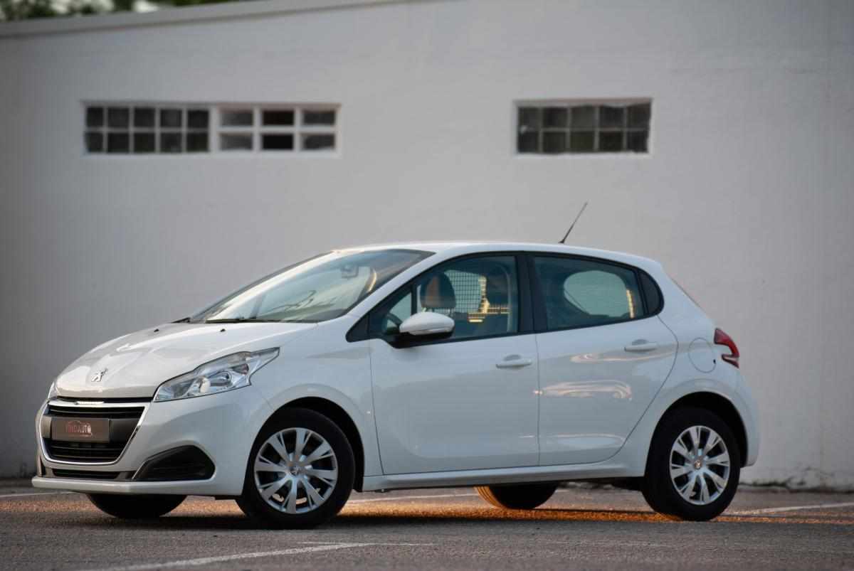 peugeot-208-1-5-102cv-2020-diesel-1499cc