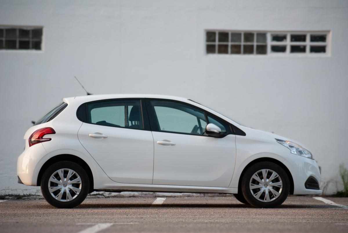 peugeot-208-1-5-102cv-2020-diesel-1499cc