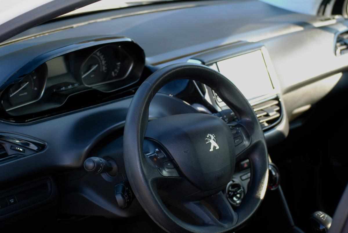 peugeot-208-1-5-102cv-2020-diesel-1499cc