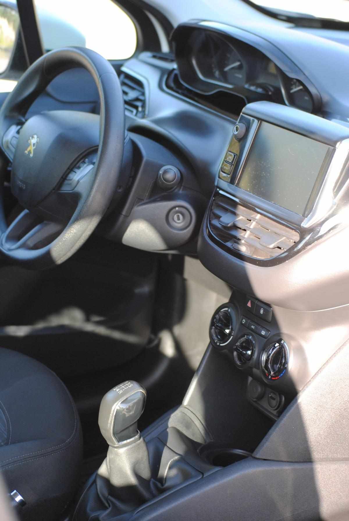 peugeot-208-1-5-102cv-2020-diesel-1499cc