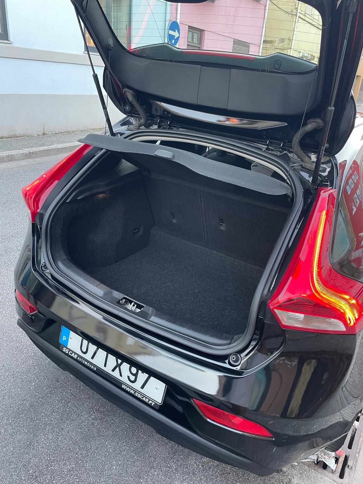 volvo-v40-d2-2017-diesel-1969cc