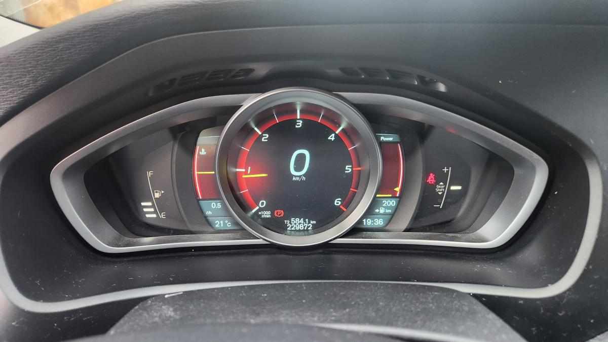 volvo-v40-1-6-d2-2013-diesel-1560cc