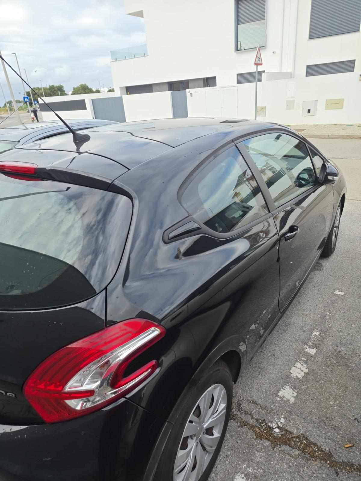 peugeot-208-1-2-vti-2015-gasolina-1199cc