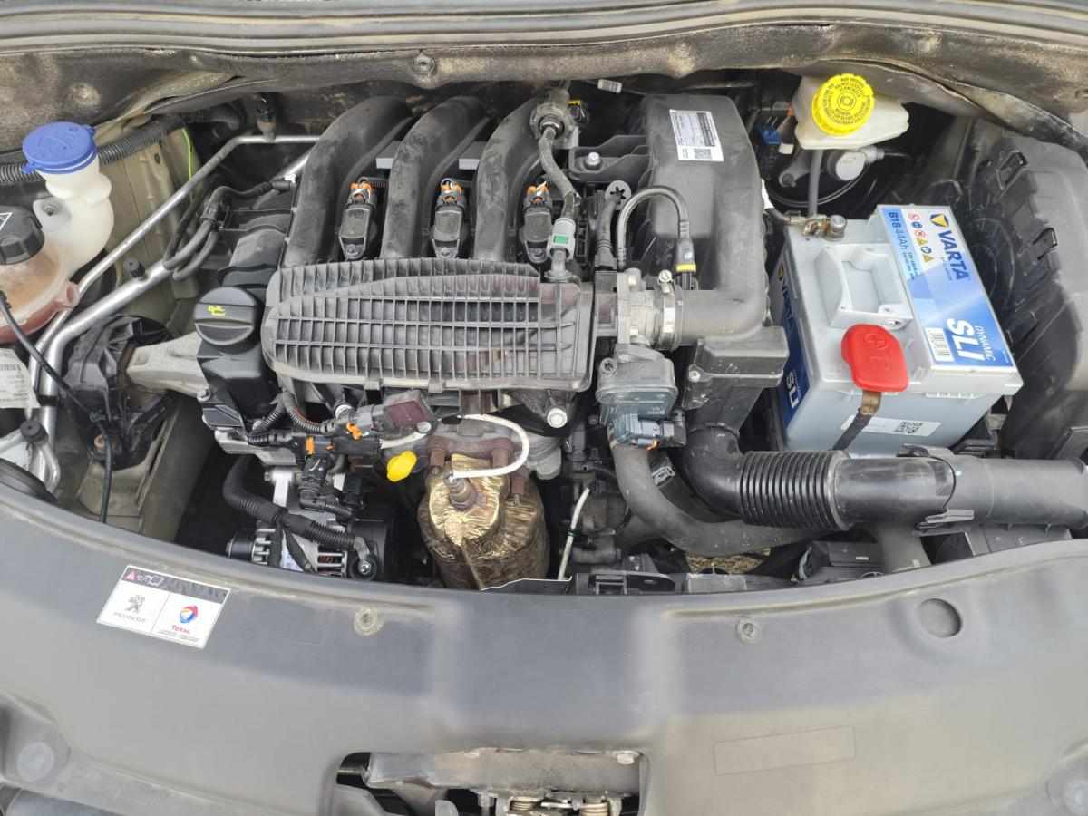 peugeot-208-1-2-vti-2015-gasolina-1199cc