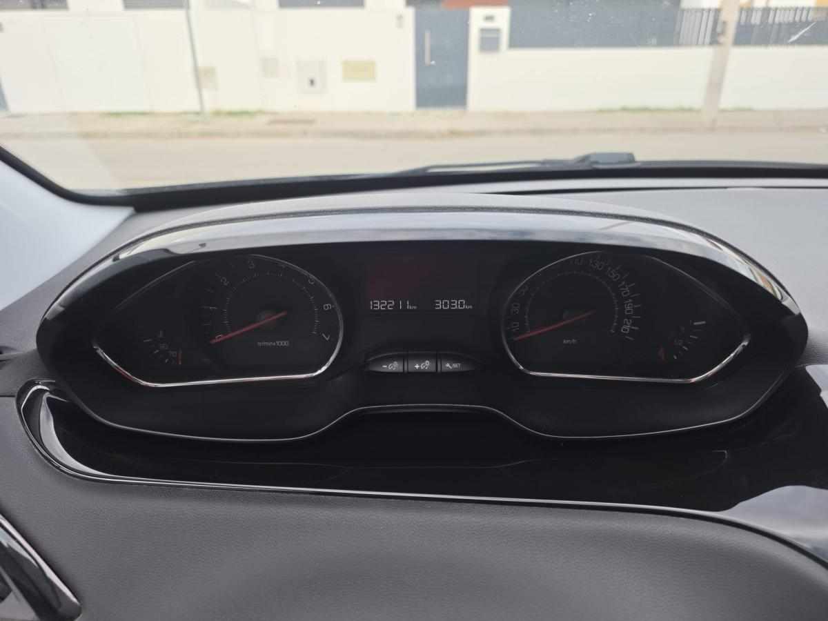 peugeot-208-1-2-vti-2015-gasolina-1199cc