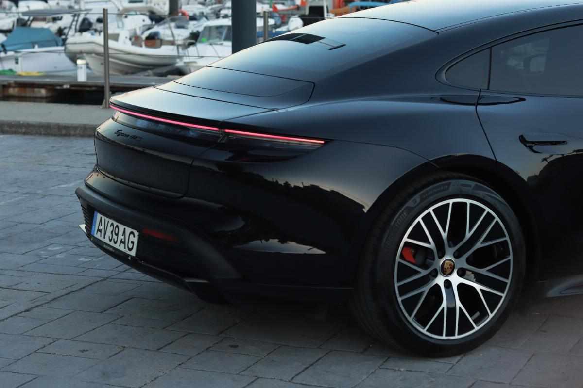 porsche-taycan-gts-2022-eletrico