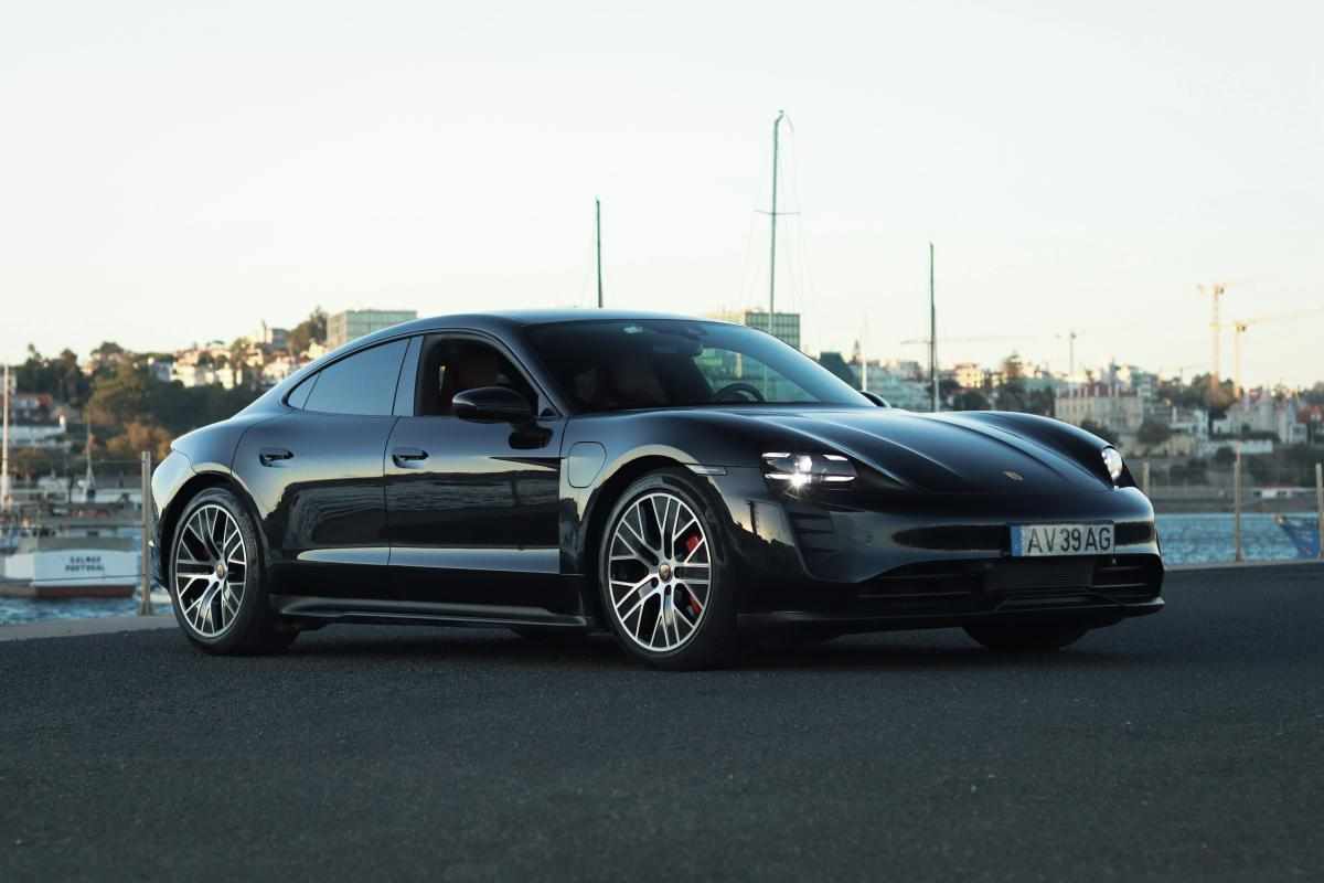 porsche-taycan-gts-2022-eletrico