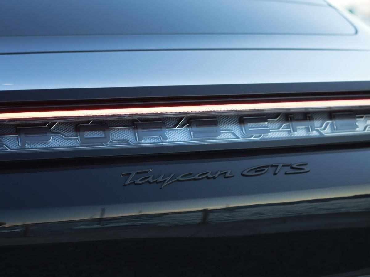 porsche-taycan-gts-2022-eletrico