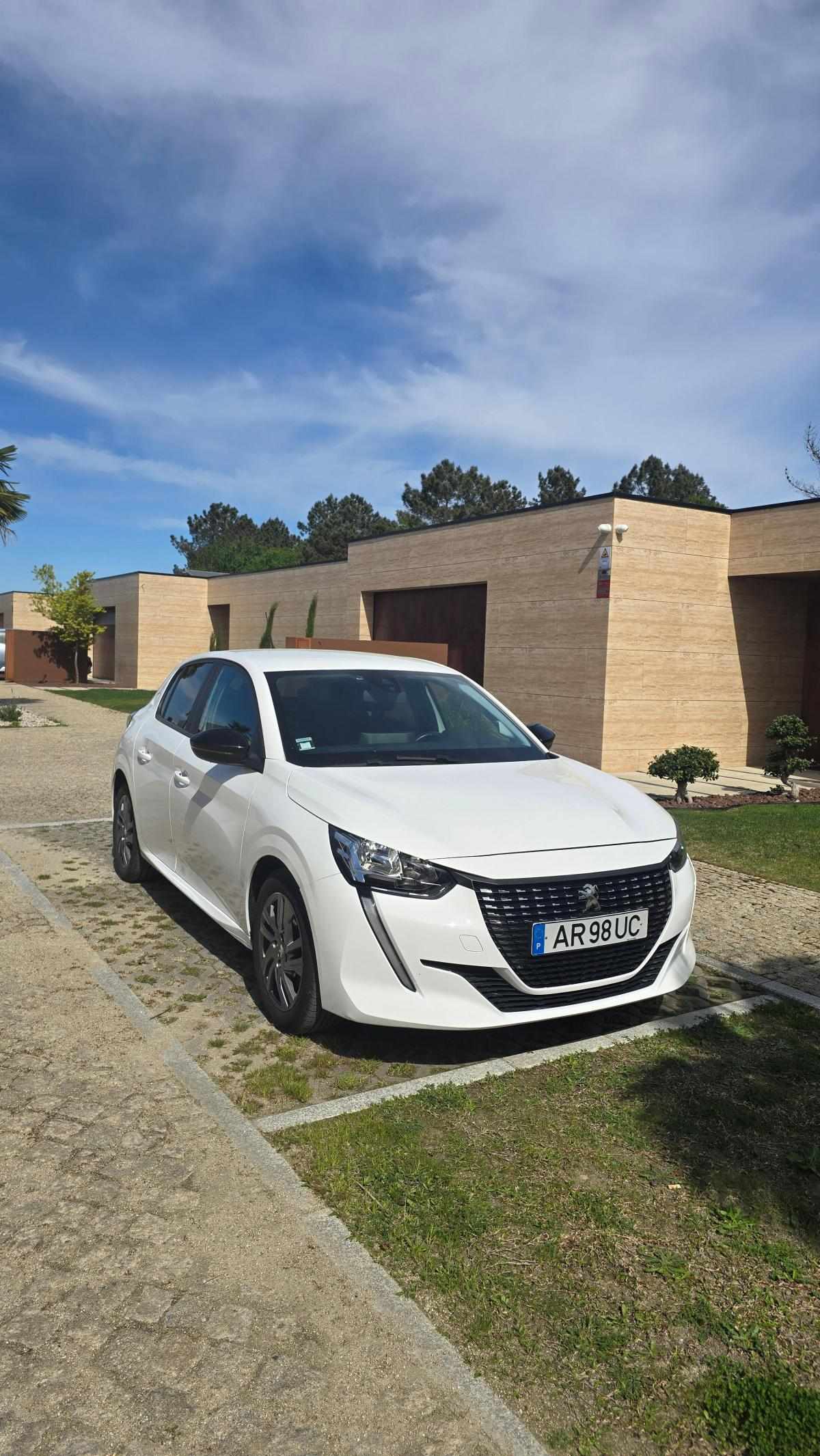 peugeot-208-1-5-102cv-2022-diesel-1499cc