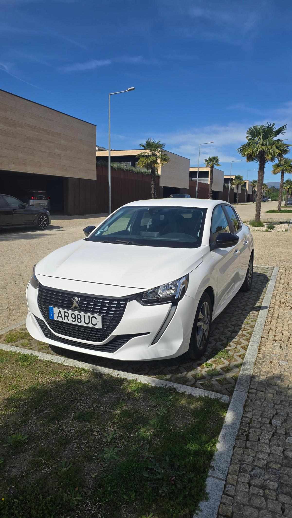 peugeot-208-1-5-102cv-2022-diesel-1499cc