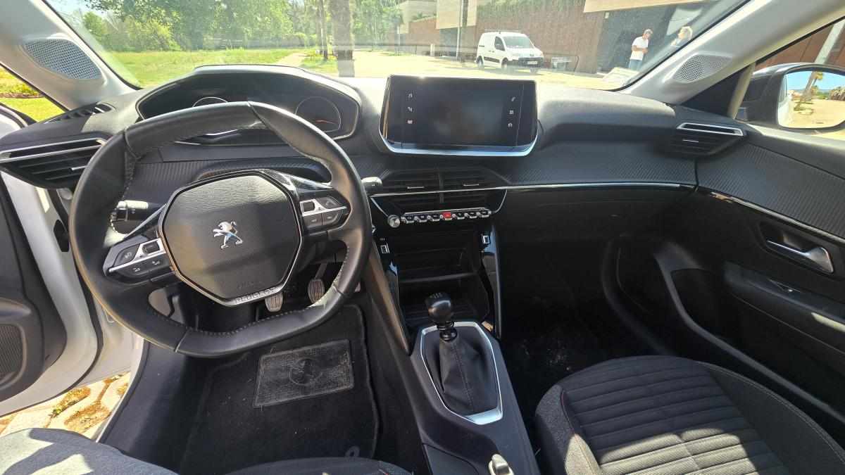 peugeot-208-1-5-102cv-2022-diesel-1499cc