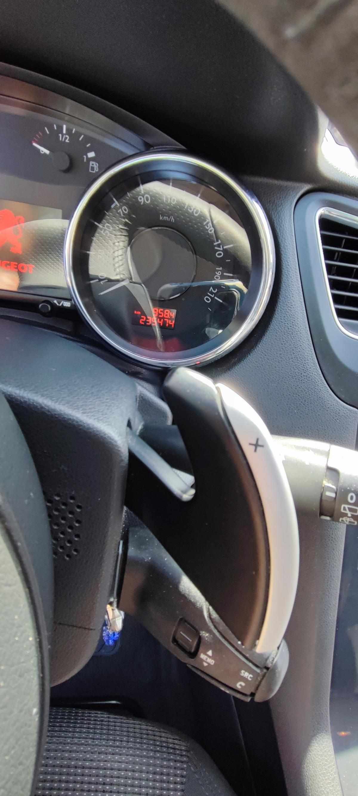 peugeot-5008-1-6-e-hdi-fap-2010-diesel-1560cc