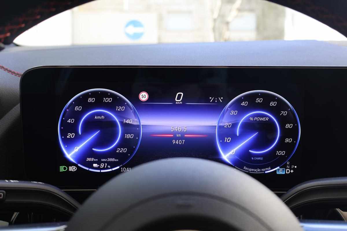 mercedes-benz-eqa-300-4matic-2024-eletrico