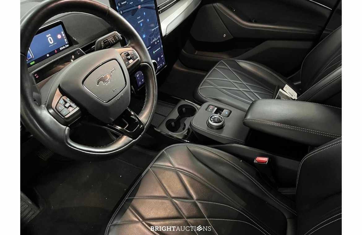 ford-mustang-mach-e-standard-range-awd-2021-eletrico