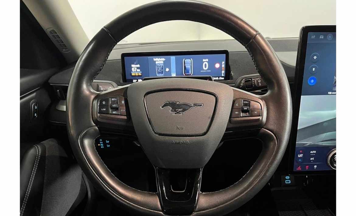ford-mustang-mach-e-standard-range-awd-2021-eletrico