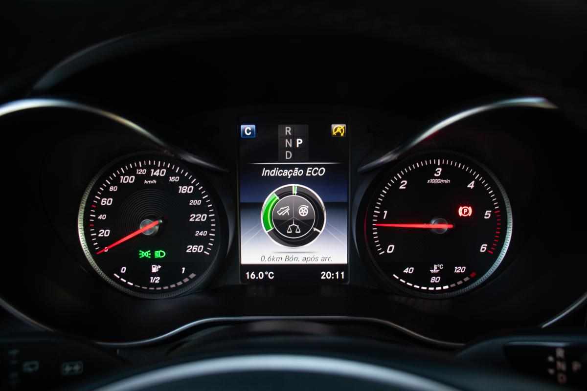 mercedes-benz-glc-250-d-4matic-2016-diesel-2143cc