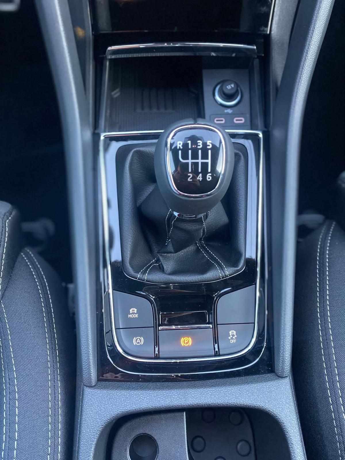 skoda-karoq-1-0-tsi-2026-gasolina-999cc