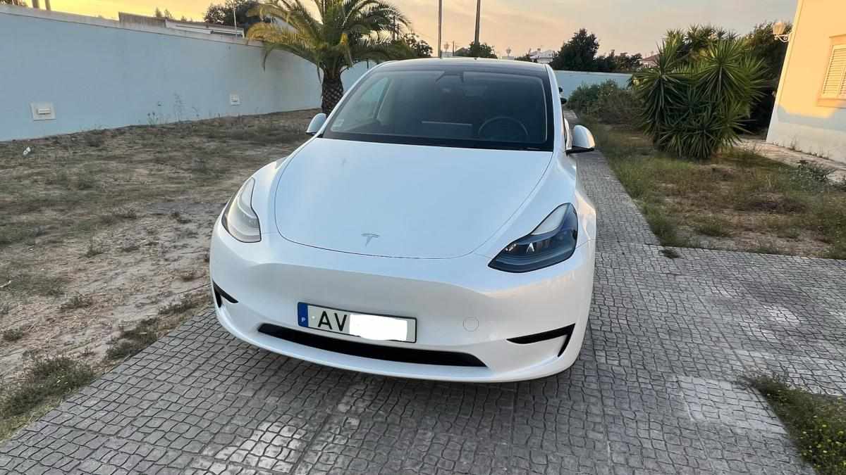 tesla-model-y-standard-range-rwd-2022-eletrico