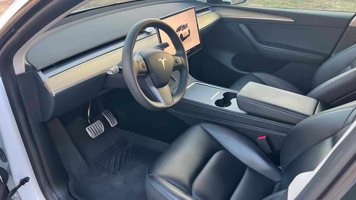 tesla-model-y-standard-range-rwd-2022-eletrico