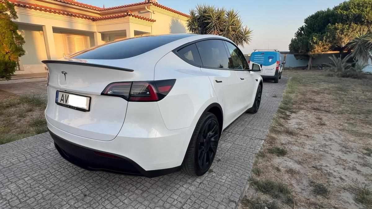 tesla-model-y-standard-range-rwd-2022-eletrico