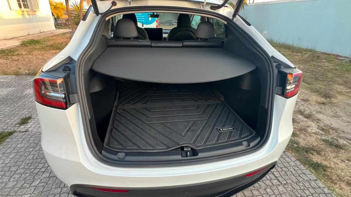 tesla-model-y-standard-range-rwd-2022-eletrico
