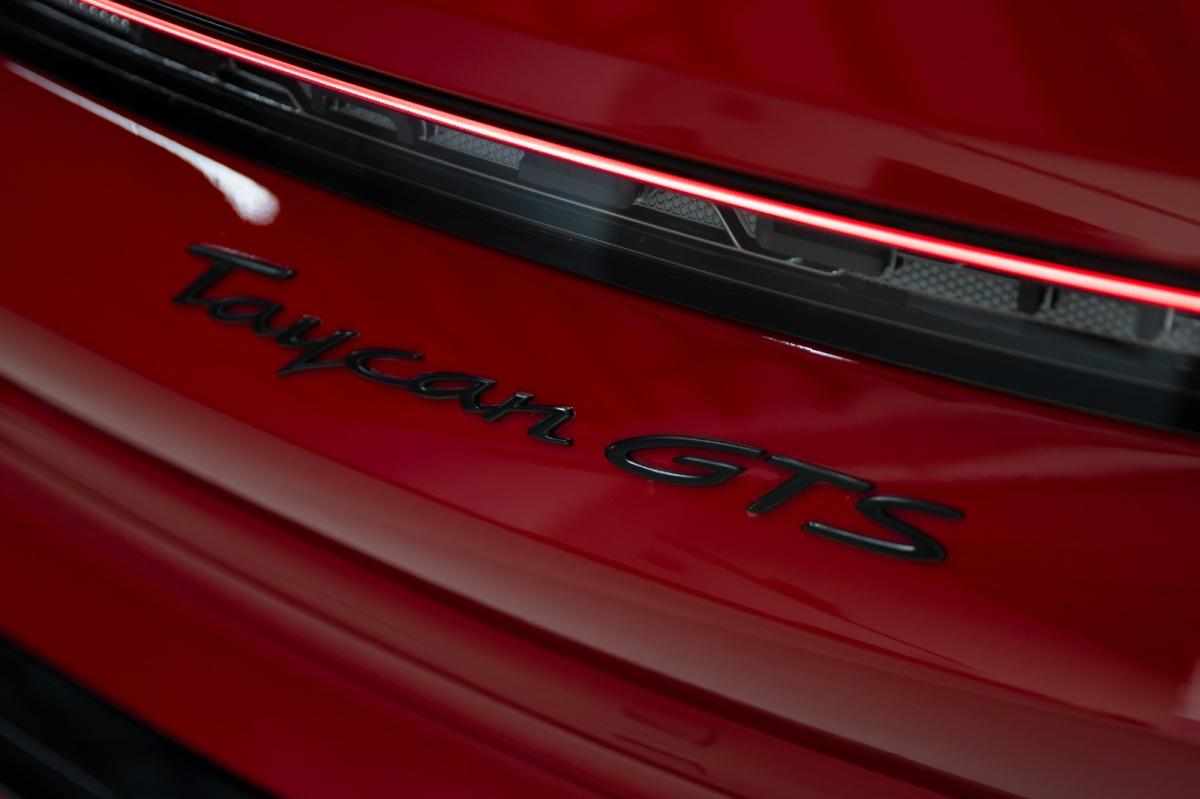 porsche-taycan-1-geracao-2023-eletrico