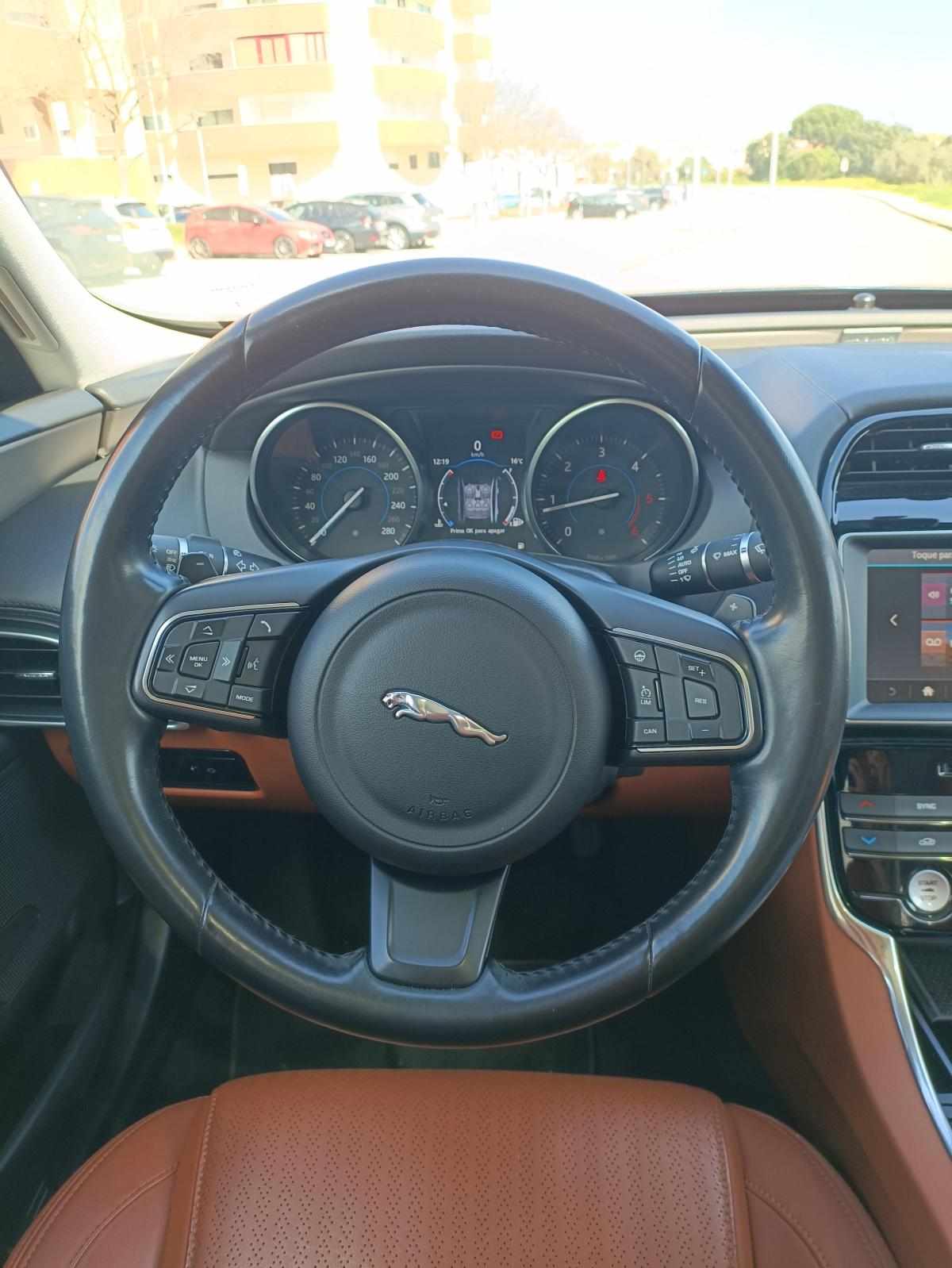 jaguar-xe-20d-2016-diesel-1999cc