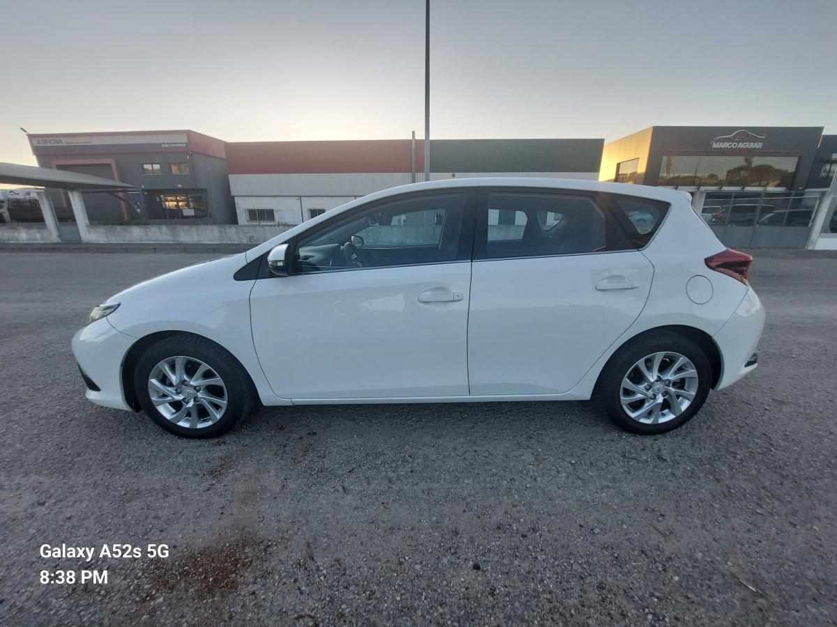 toyota-auris-1-2-turbo-2016-gasolina-1197cc