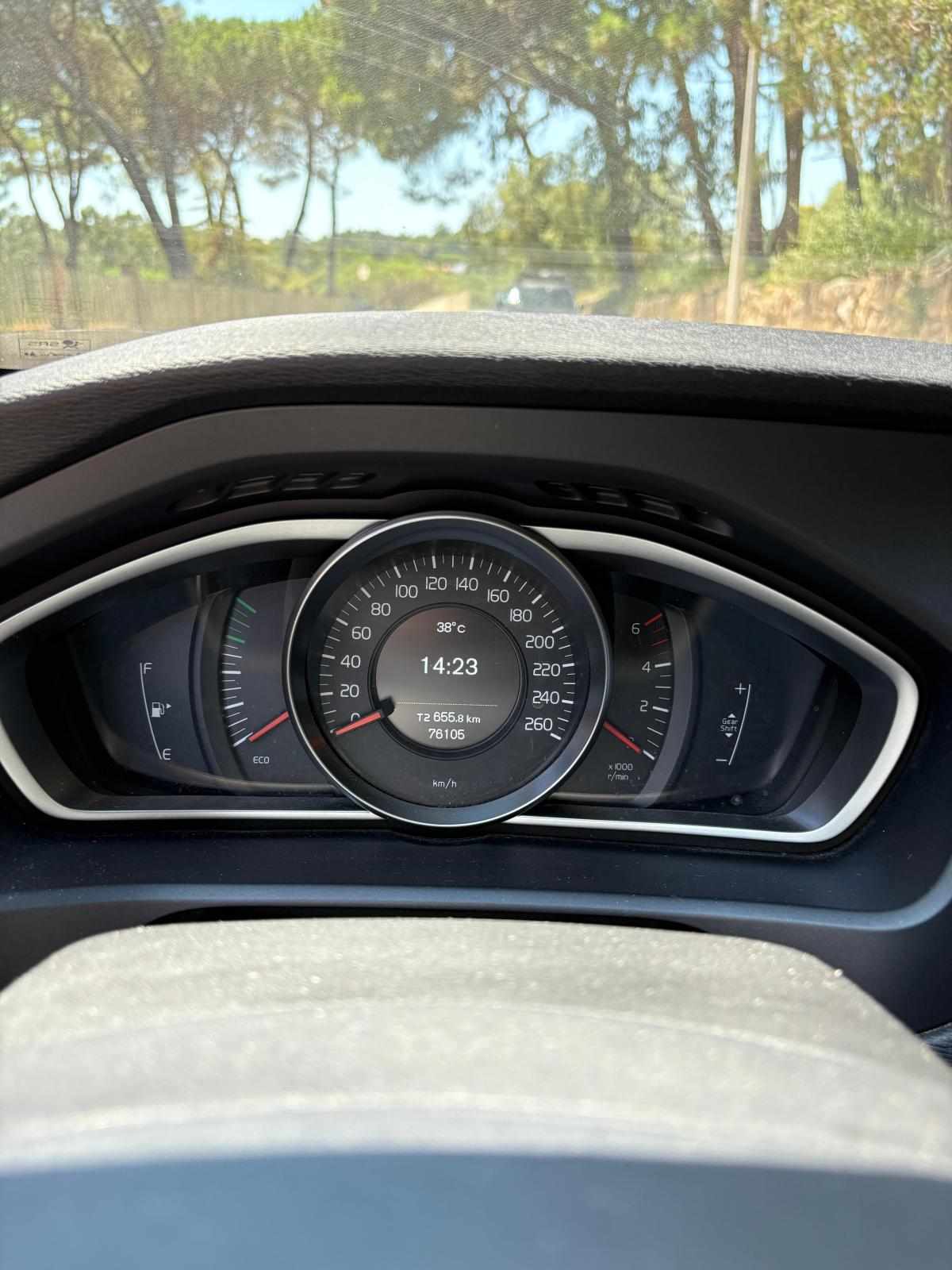 volvo-v40-d2-2016-diesel-1969cc